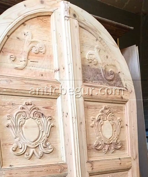 Puertas de madera maciza restauradas Antic Begur